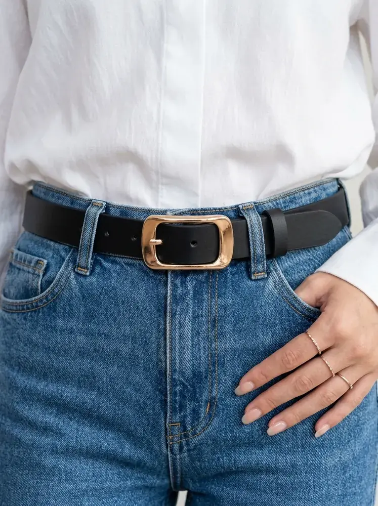 Women's Leather Belt with Gold Rectangular Buckle (Image 2)