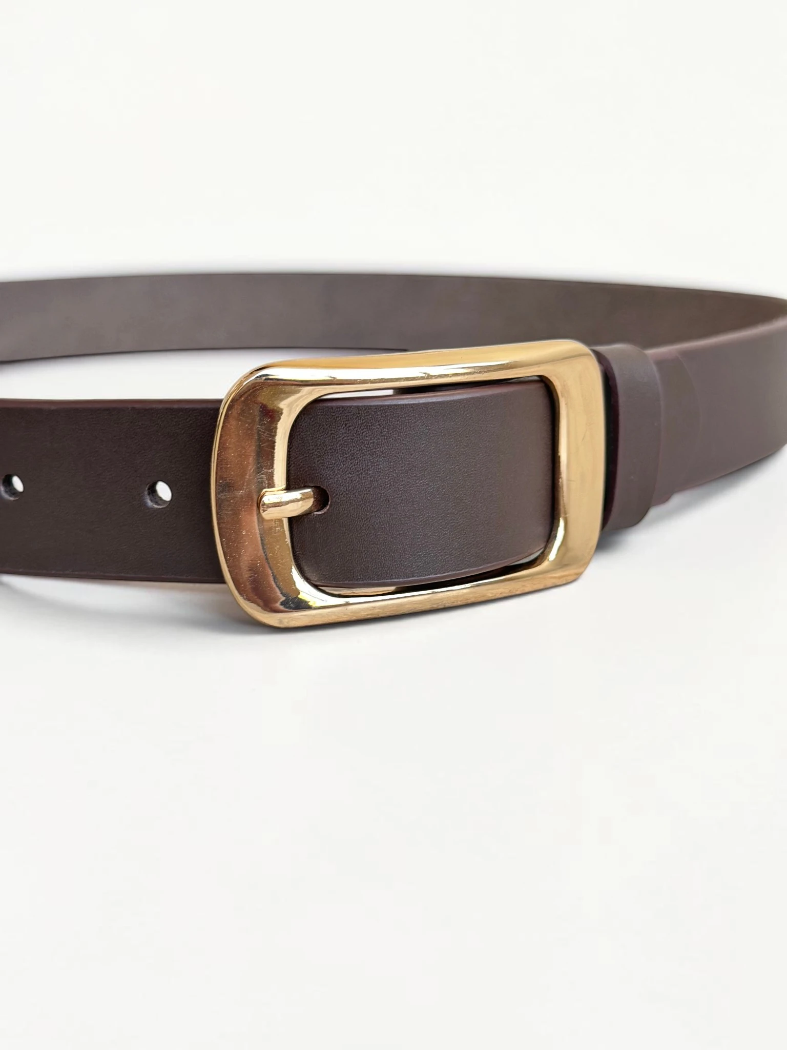 Women's Leather Belt with Gold Rectangular Buckle (Image 4)