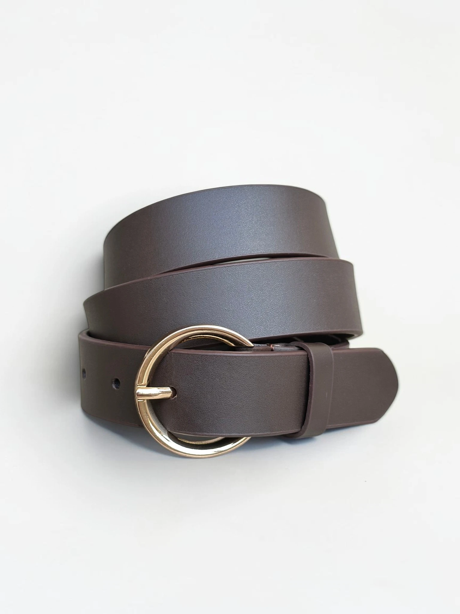 Women's Leather Belt with Gold Round Buckle (Image 6)