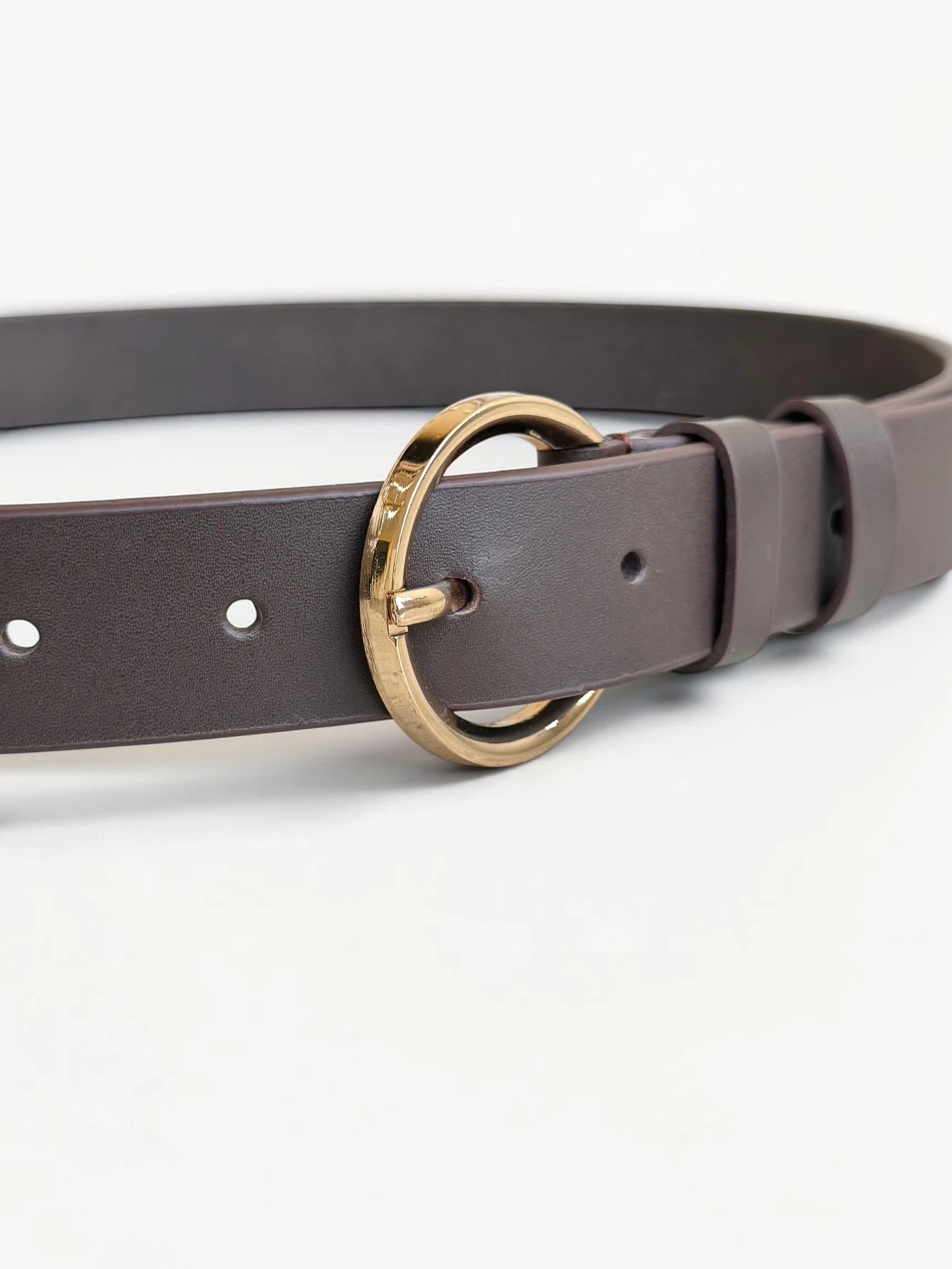 Women's Leather Belt with Gold Round Buckle (Image 4)