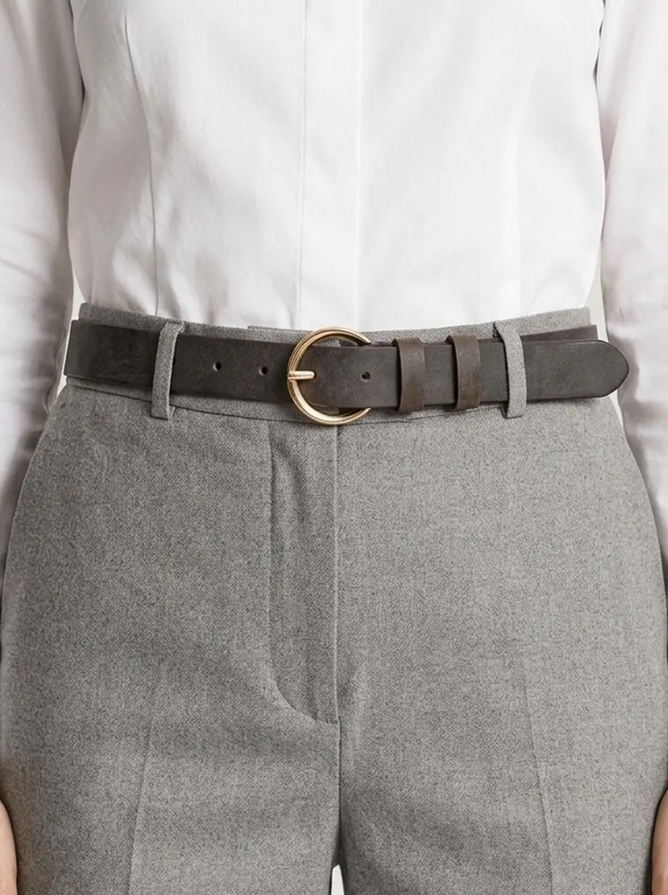 Women's Leather Belt with Gold Round Buckle (Image 2)