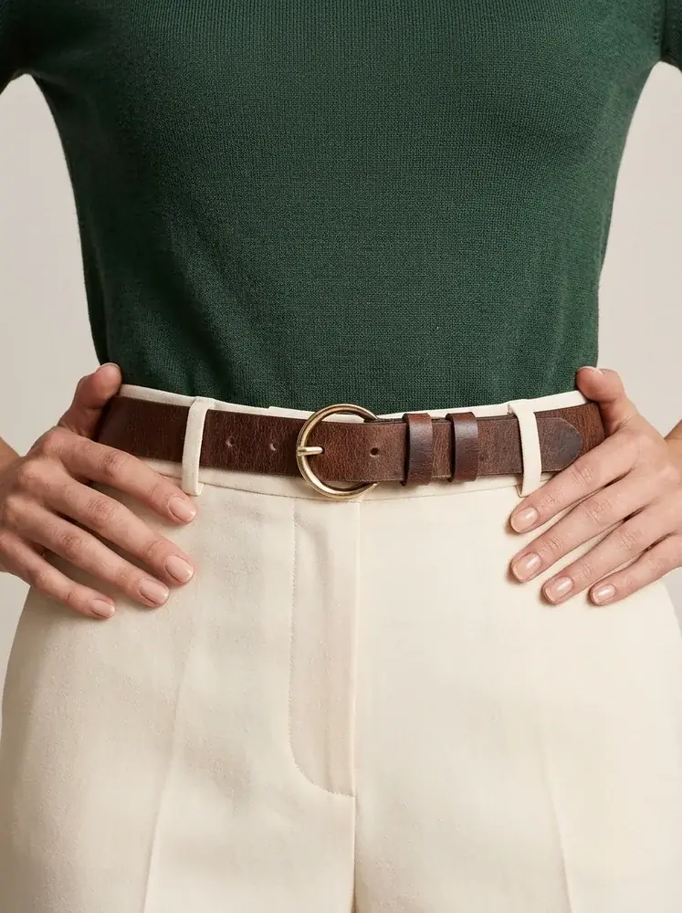 Women's Leather Belt with Gold Round Buckle (Image 3)