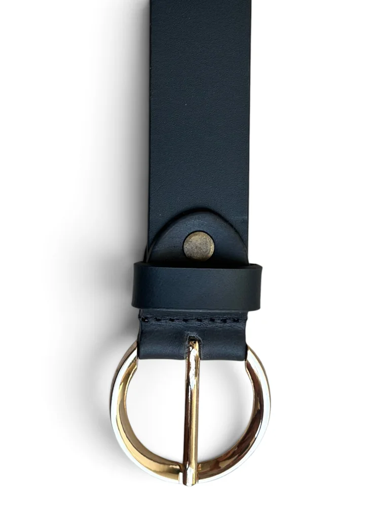 Women's Leather Belt with Gold Round Buckle (Image 7)
