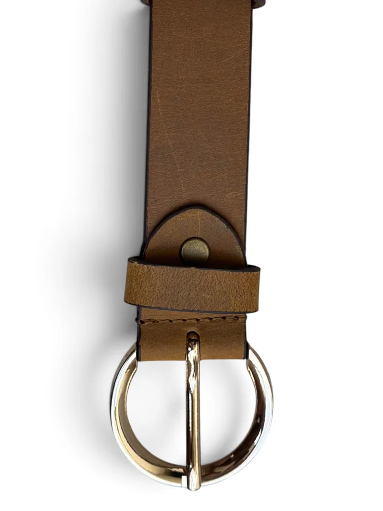 Women's Leather Belt with Gold Round Buckle (Image 7)