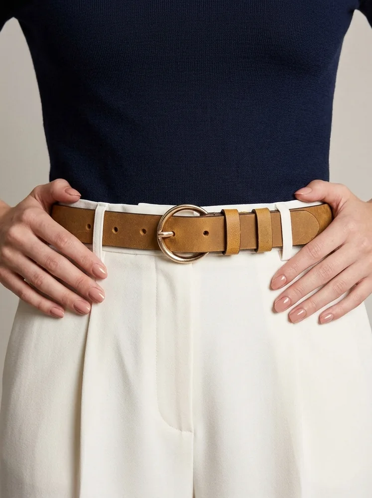 Women's Leather Belt with Gold Round Buckle (Image 3)