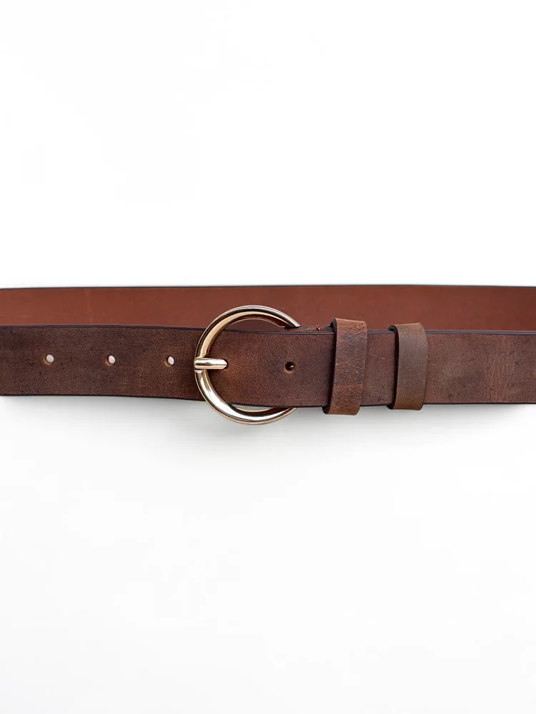 Women's Leather Belt with Gold Round Buckle (Image 4)