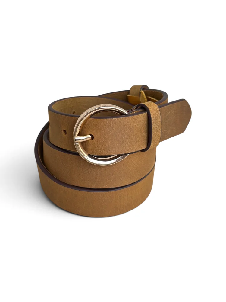 Women's Leather Belt with Gold Round Buckle (Image 6)